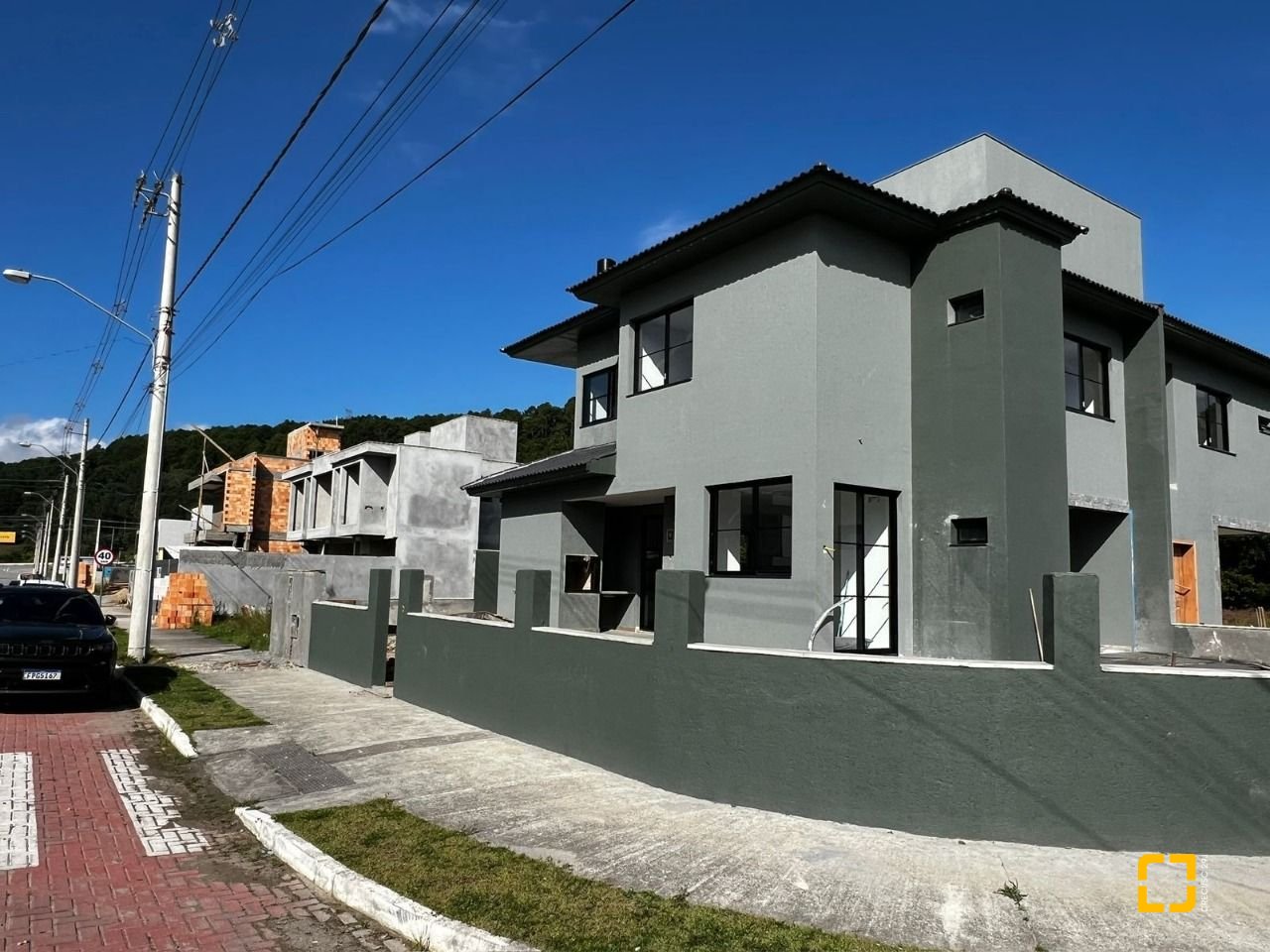 Casa com 165m², 4 quartos (sendo 2 suítes), 2 garagens, no bairro Canasvieiras em Florianópolis