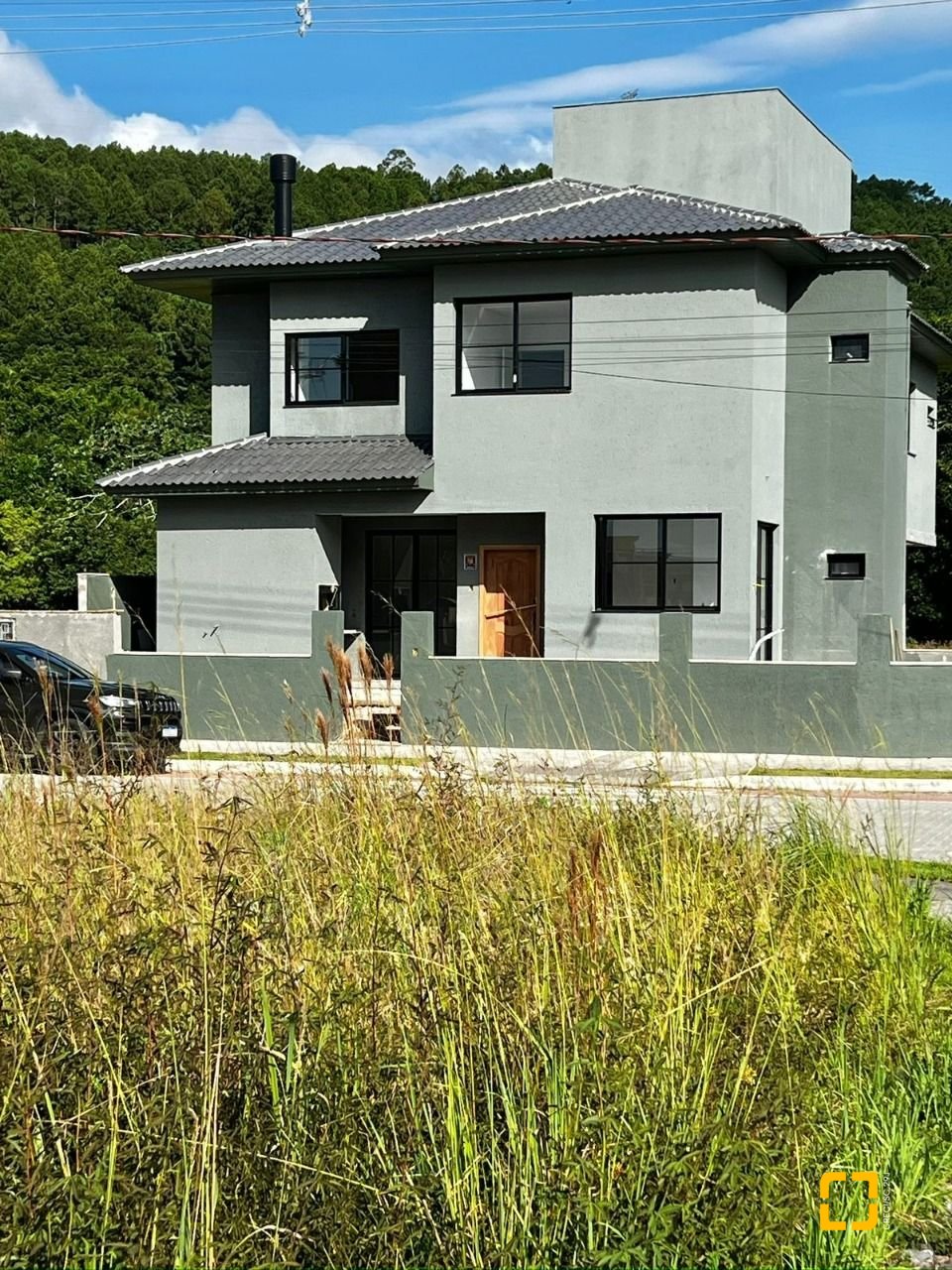 Casa com 165m², 4 quartos (sendo 2 suítes), 2 garagens, no bairro Canasvieiras em Florianópolis