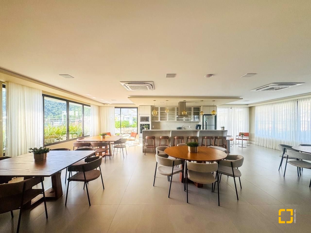 Studio com 46m², 1 quarto, 1 garagem, no bairro Monte Verde em Florianópolis