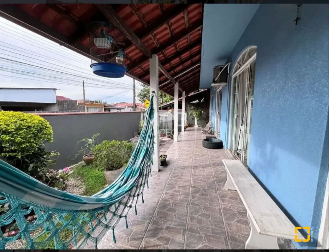 Casa com 218m², 8 quartos (sendo 2 suítes), 2 garagens, no bairro Campeche em Florianópolis