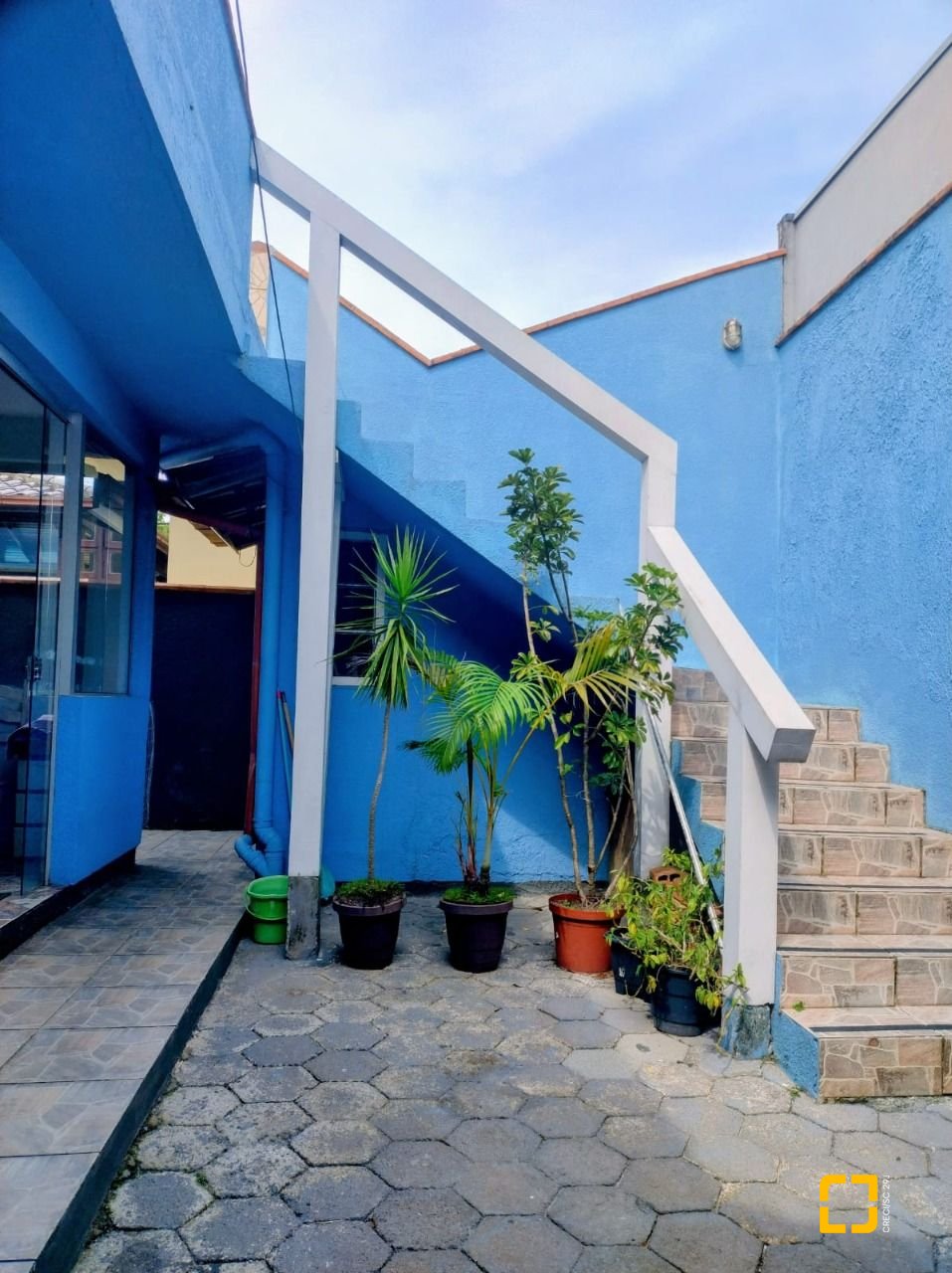 Casa com 218m², 8 quartos (sendo 2 suítes), 2 garagens, no bairro Campeche em Florianópolis