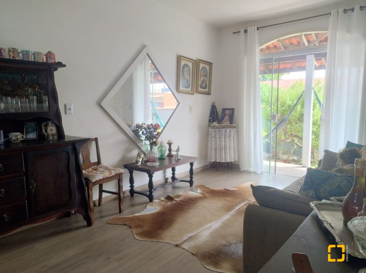 Casa com 218m², 8 quartos (sendo 2 suítes), 2 garagens, no bairro Campeche em Florianópolis