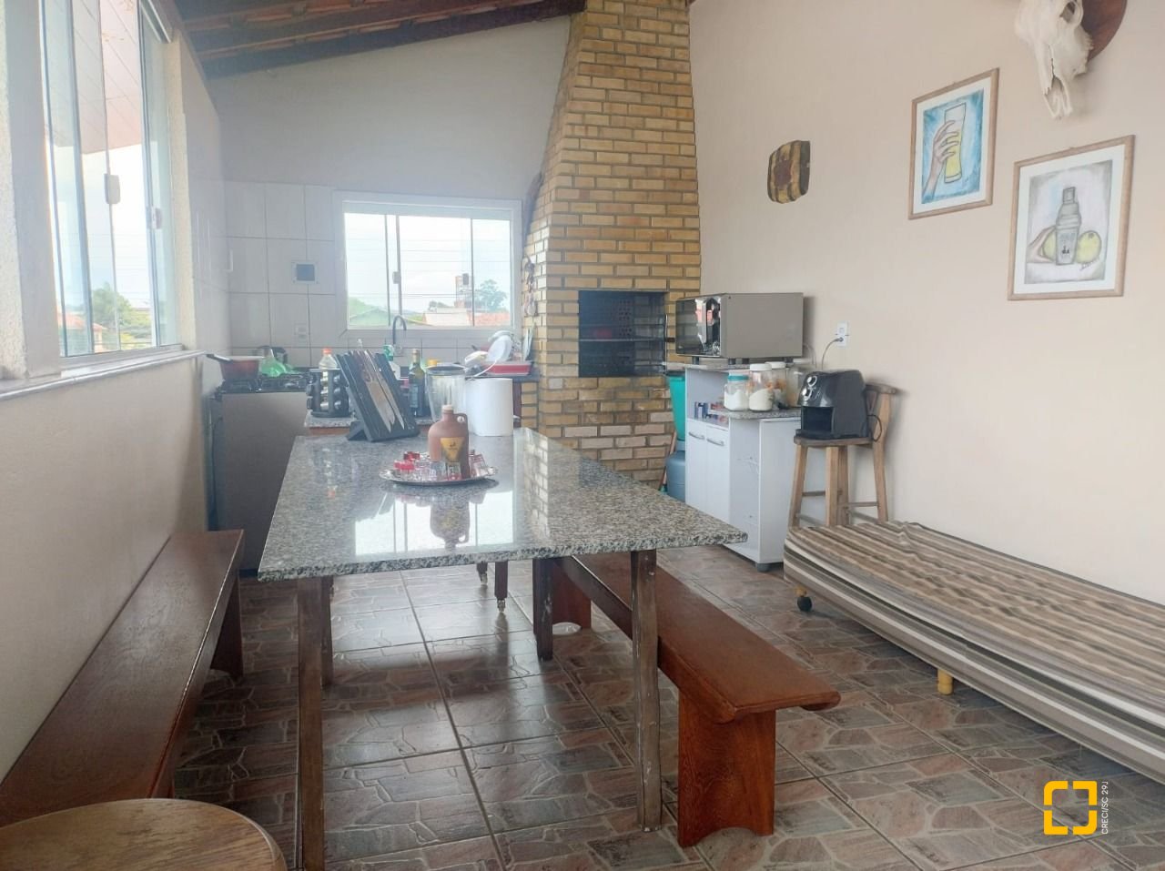 Casa com 218m², 8 quartos (sendo 2 suítes), 2 garagens, no bairro Campeche em Florianópolis