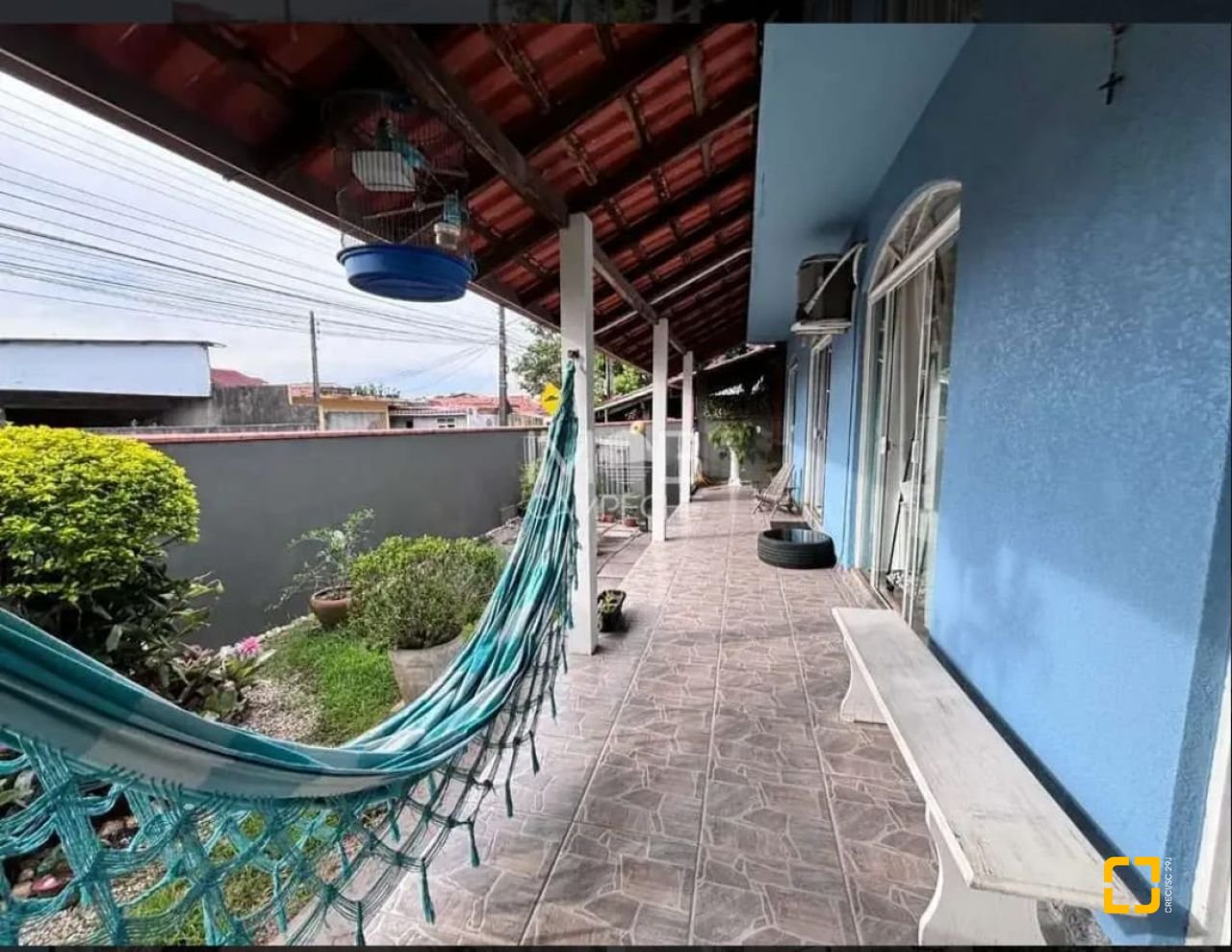 Casa com 218m², 8 quartos (sendo 2 suítes), 2 garagens, no bairro Campeche em Florianópolis