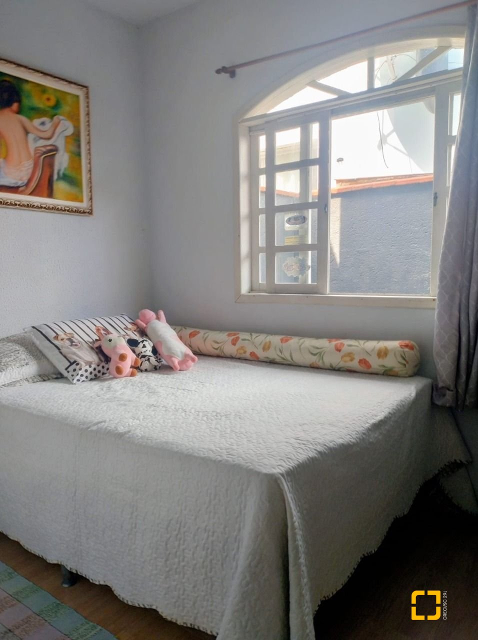Casa com 218m², 8 quartos (sendo 2 suítes), 2 garagens, no bairro Campeche em Florianópolis