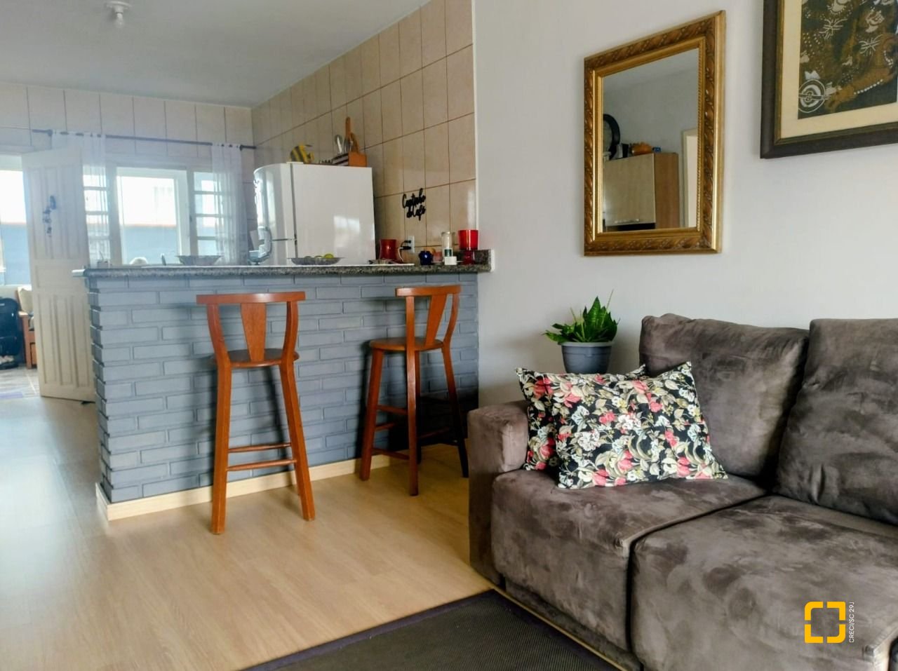 Casa com 218m², 8 quartos (sendo 2 suítes), 2 garagens, no bairro Campeche em Florianópolis