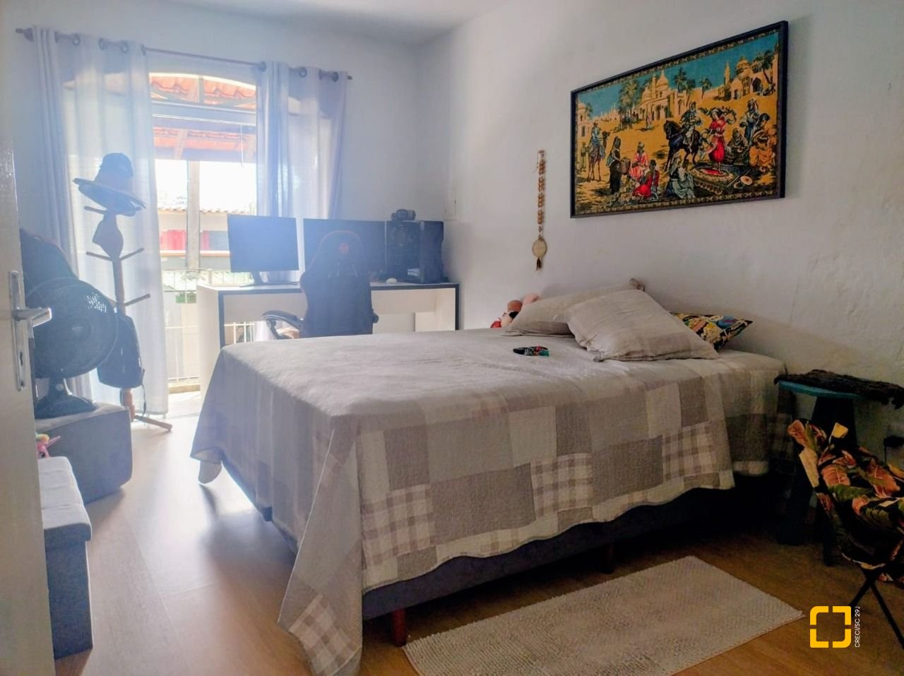 Casa com 218m², 8 quartos (sendo 2 suítes), 2 garagens, no bairro Campeche em Florianópolis