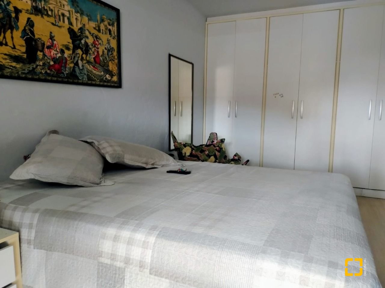 Casa com 218m², 8 quartos (sendo 2 suítes), 2 garagens, no bairro Campeche em Florianópolis