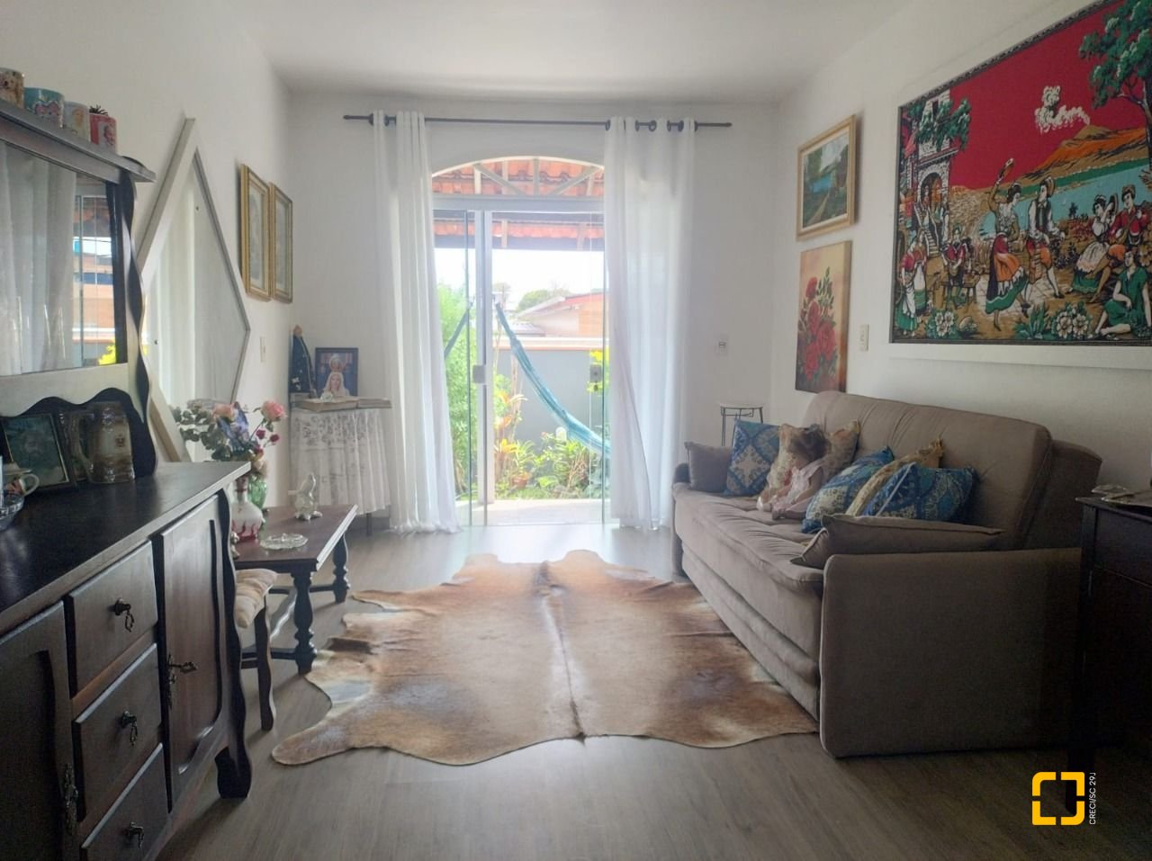 Casa com 218m², 8 quartos (sendo 2 suítes), 2 garagens, no bairro Campeche em Florianópolis