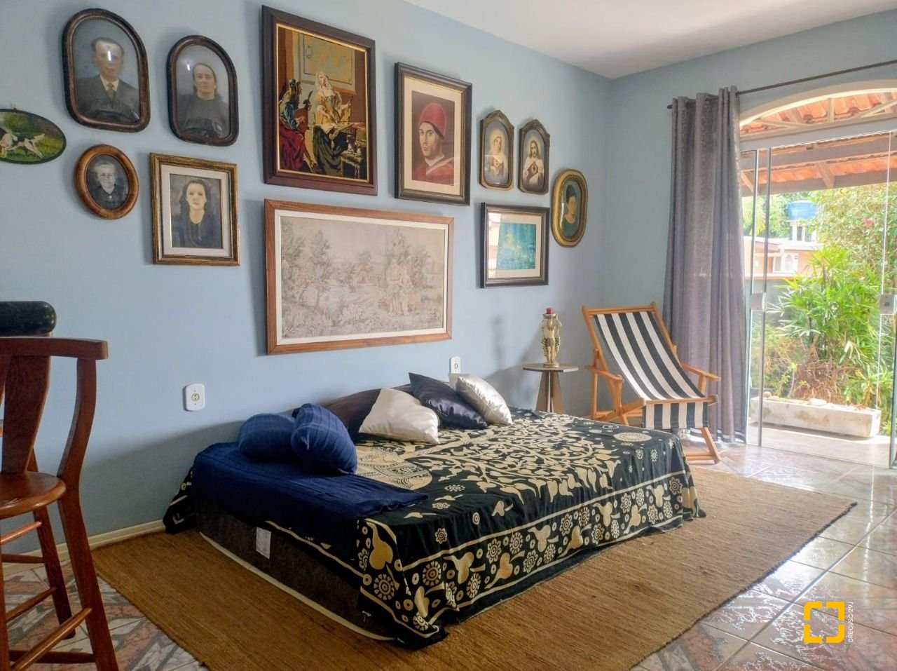 Casa com 218m², 8 quartos (sendo 2 suítes), 2 garagens, no bairro Campeche em Florianópolis