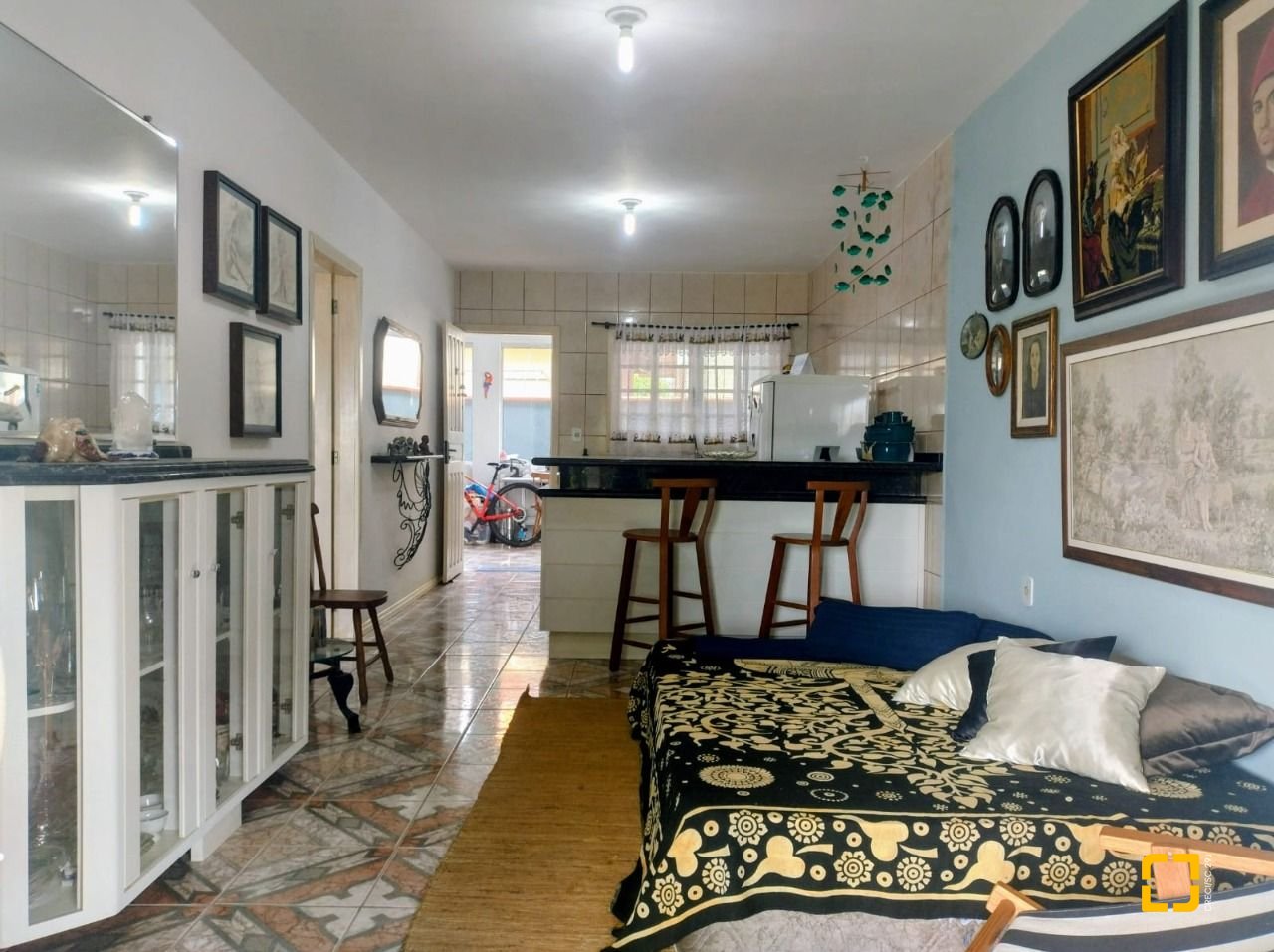Casa com 218m², 8 quartos (sendo 2 suítes), 2 garagens, no bairro Campeche em Florianópolis