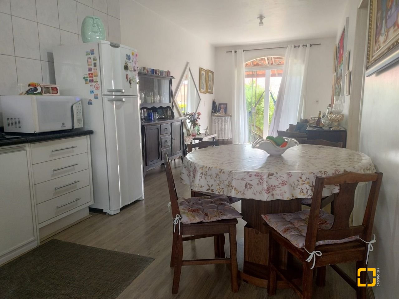 Casa com 218m², 8 quartos (sendo 2 suítes), 2 garagens, no bairro Campeche em Florianópolis