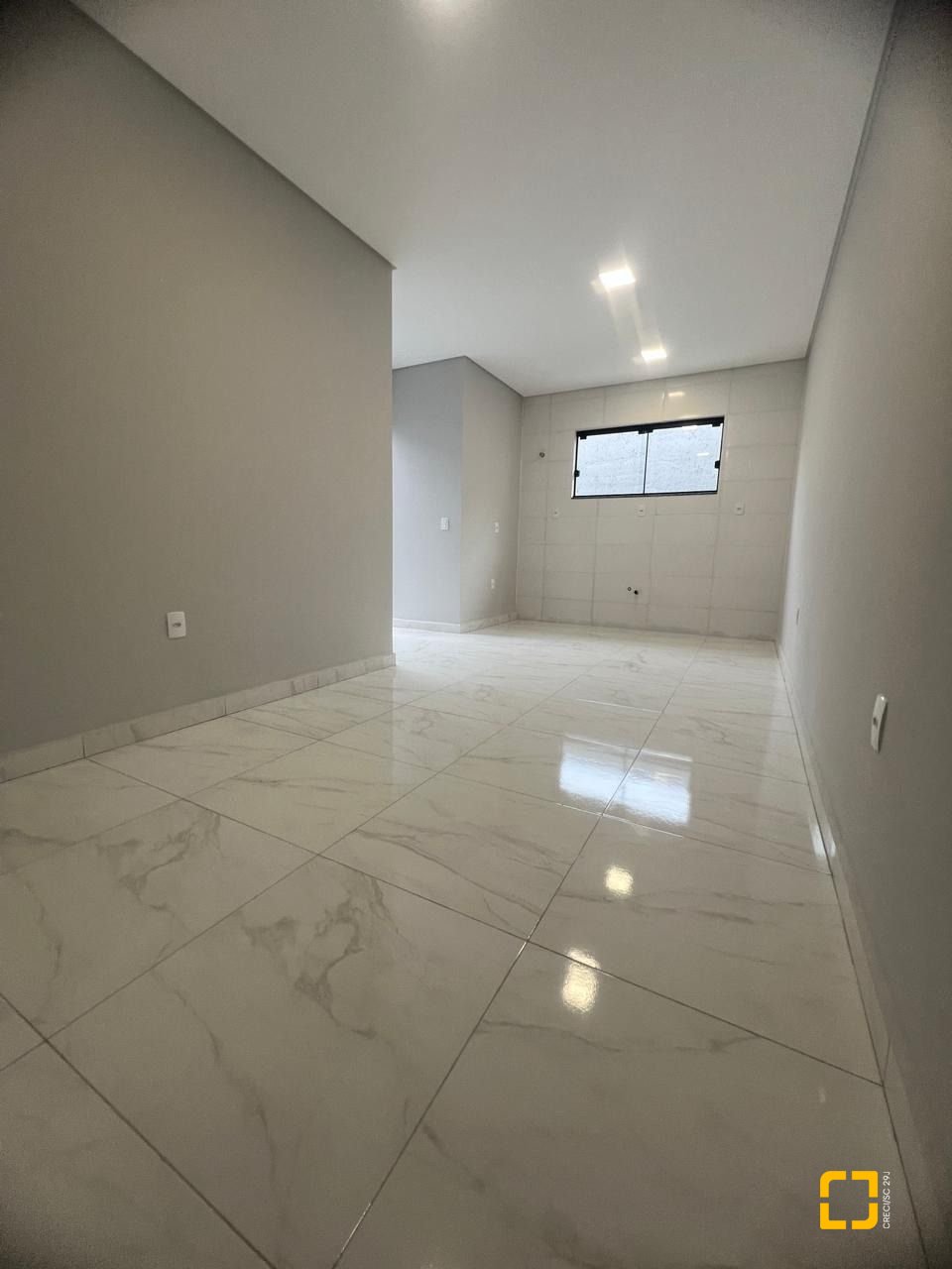 Casa com 68m², 3 quartos (sendo 1 suíte), 1 garagem, no bairro Campeche em Florianópolis