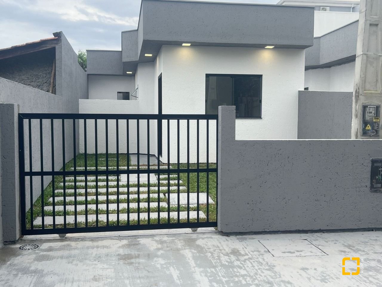 Casa com 68m², 3 quartos (sendo 1 suíte), 1 garagem, no bairro Campeche em Florianópolis