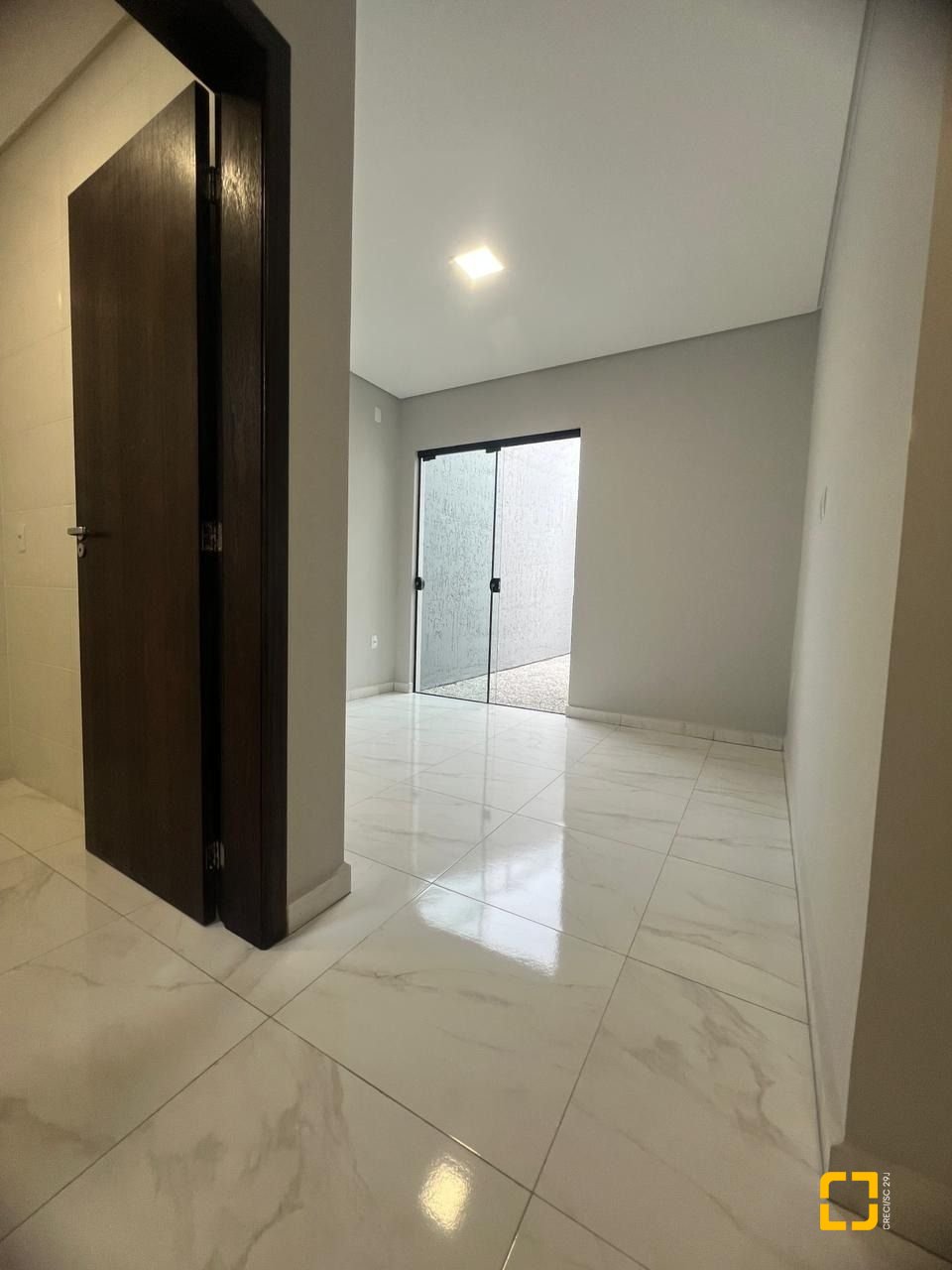 Casa com 68m², 3 quartos (sendo 1 suíte), 1 garagem, no bairro Campeche em Florianópolis
