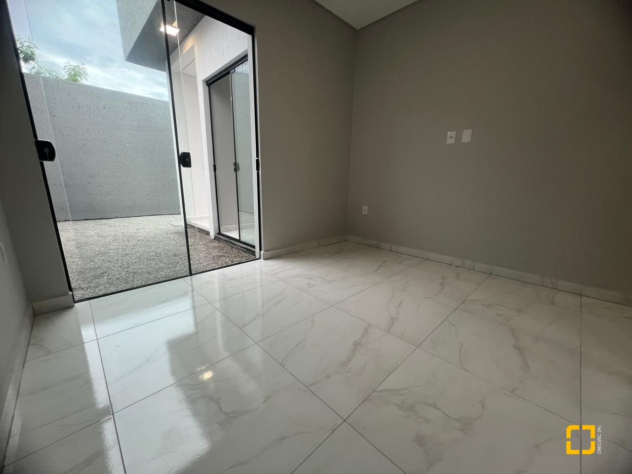 Casa com 68m², 3 quartos (sendo 1 suíte), 1 garagem, no bairro Campeche em Florianópolis