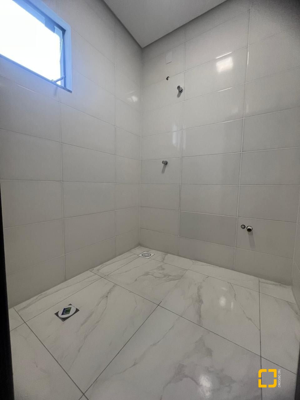 Casa com 68m², 3 quartos (sendo 1 suíte), 1 garagem, no bairro Campeche em Florianópolis