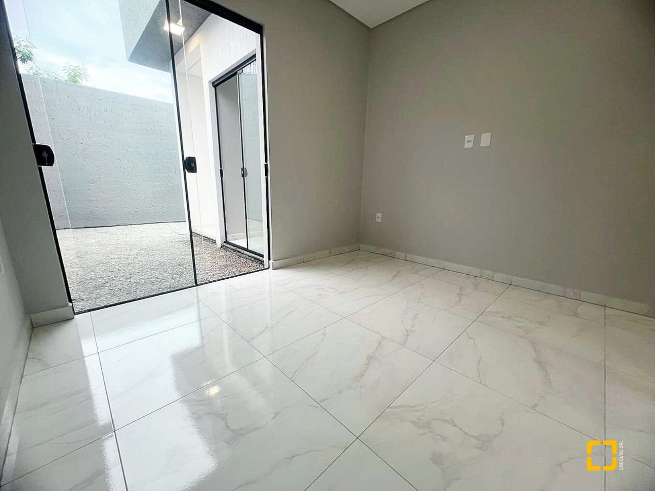 Casa com 68m², 3 quartos (sendo 1 suíte), 1 garagem, no bairro Campeche em Florianópolis