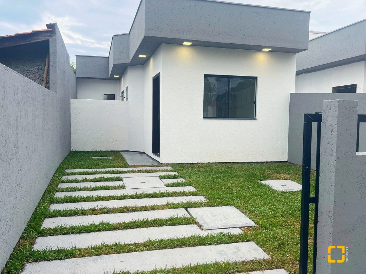 Casa com 68m², 3 quartos (sendo 1 suíte), 1 garagem, no bairro Campeche em Florianópolis