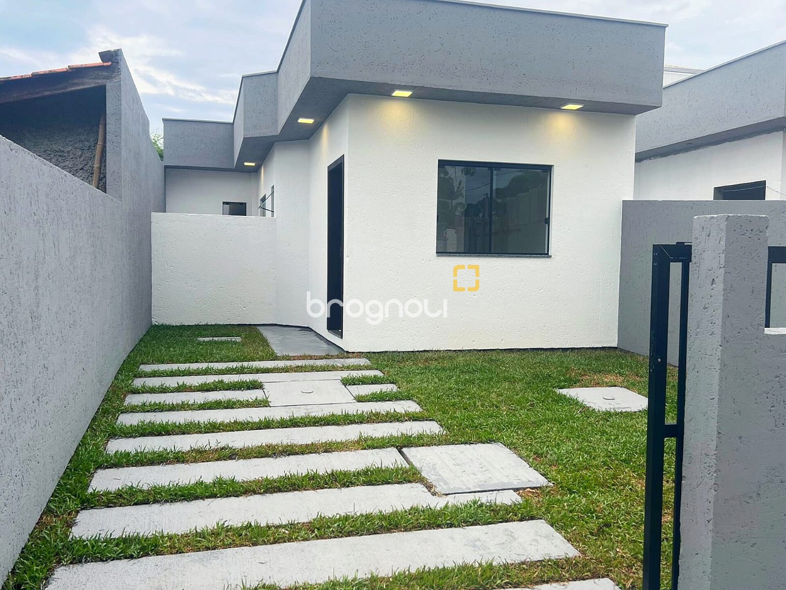 Casa com 68m², 2 quartos (sendo 1 suíte), 1 garagem, no bairro Campeche em Florianópolis