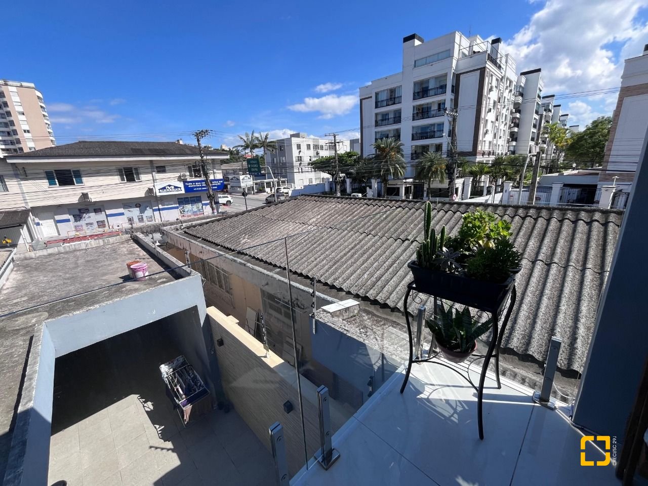 Casa com 220m², 5 garagens, no bairro Abraão em Florianópolis