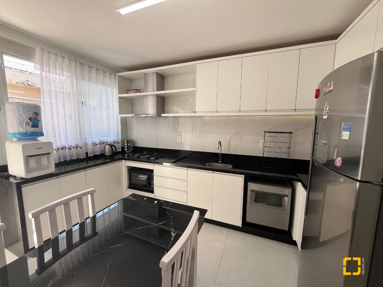 Casa com 220m², 5 garagens, no bairro Abraão em Florianópolis