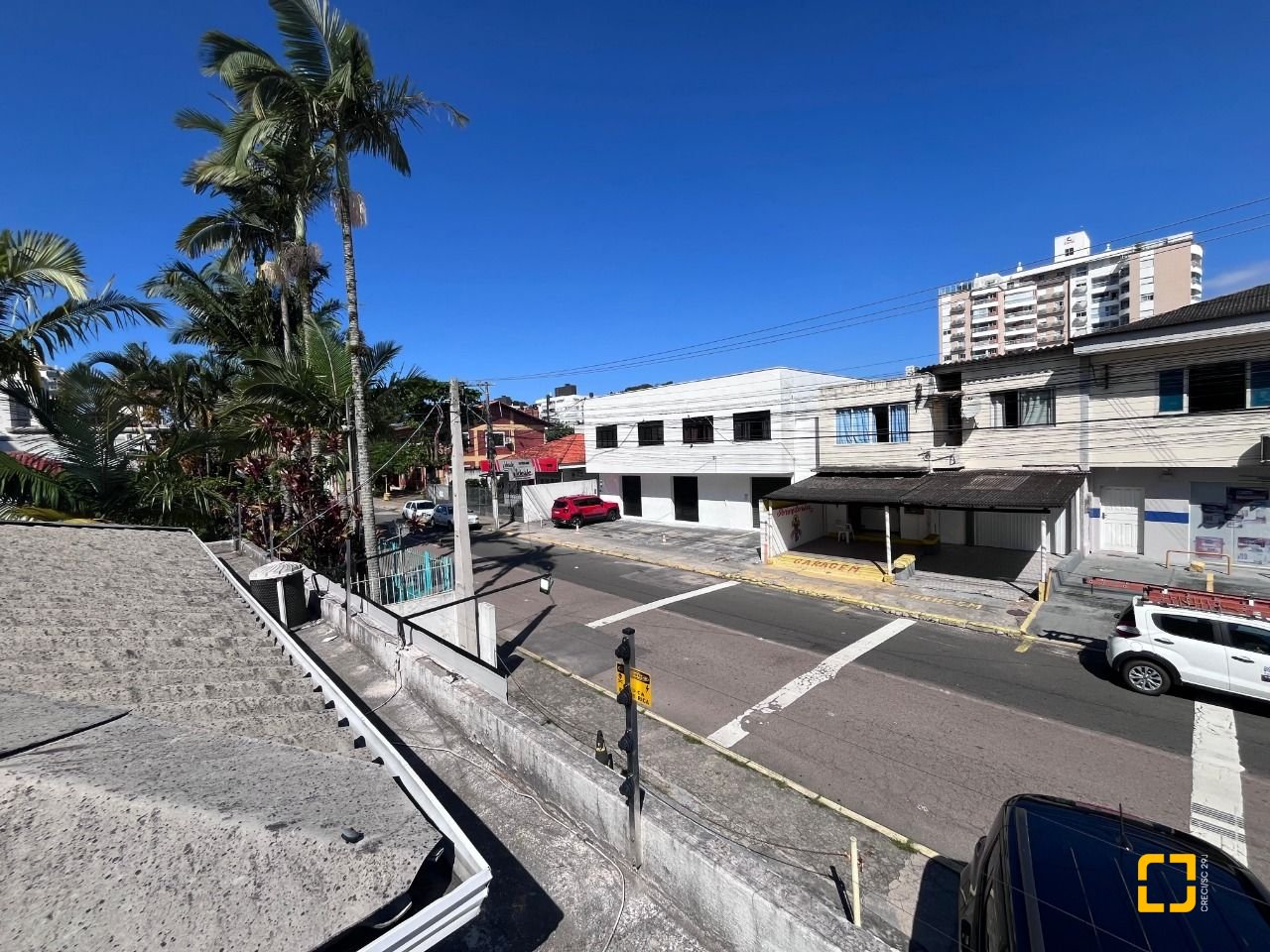Casa com 220m², 5 garagens, no bairro Abraão em Florianópolis