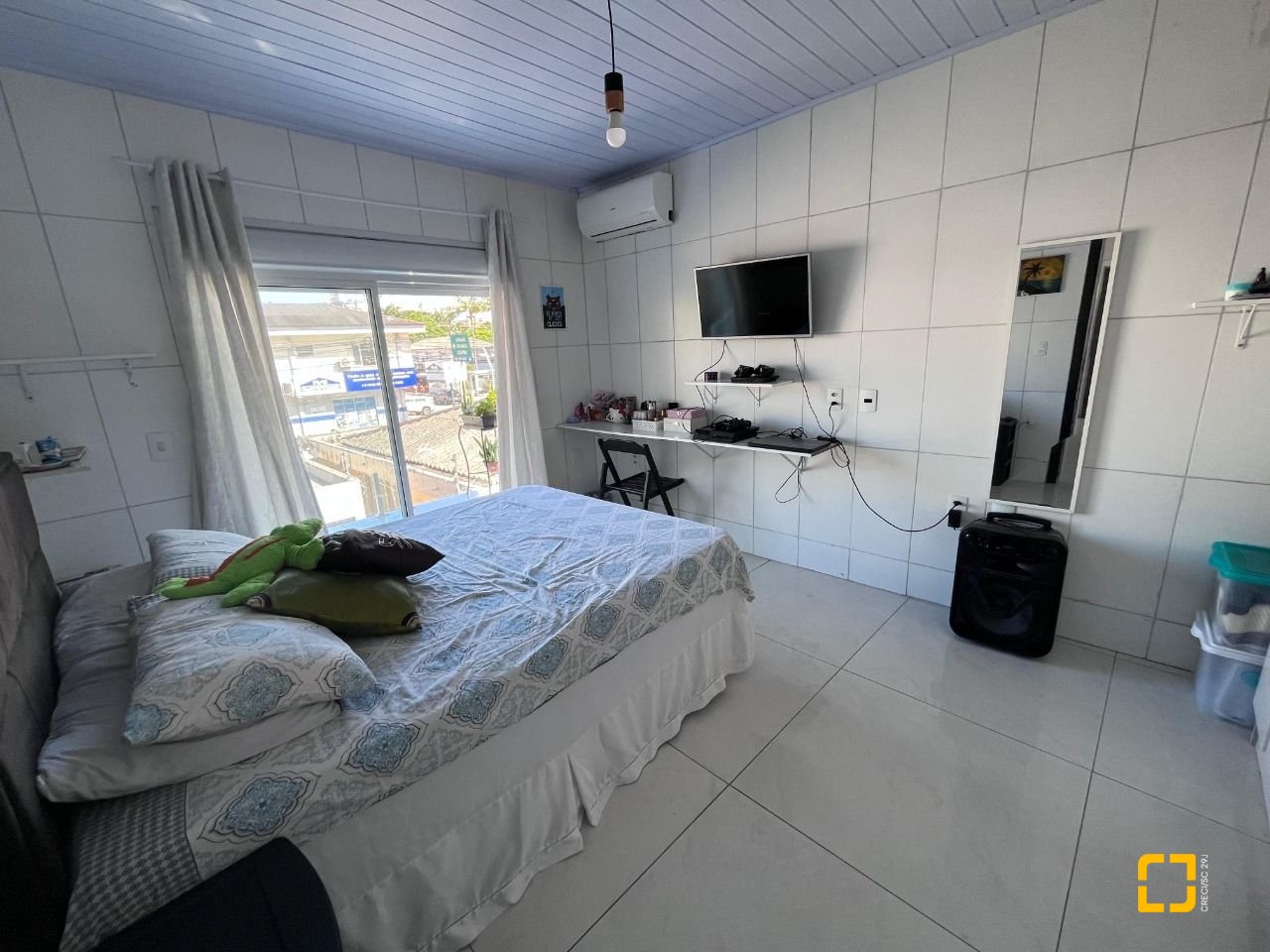 Casa com 220m², 5 garagens, no bairro Abraão em Florianópolis