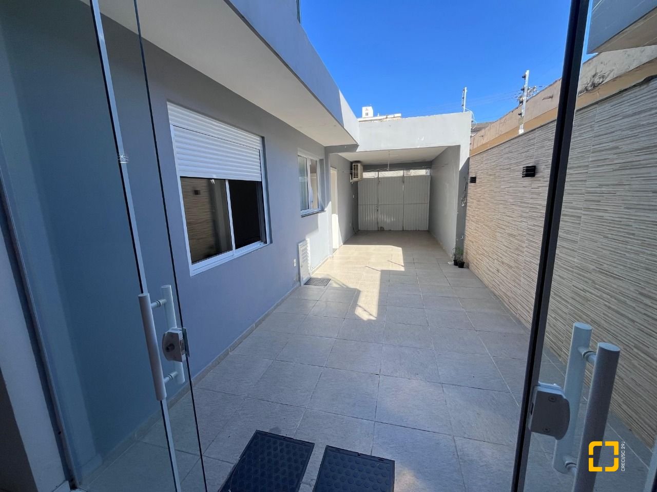 Casa com 220m², 5 garagens, no bairro Abraão em Florianópolis