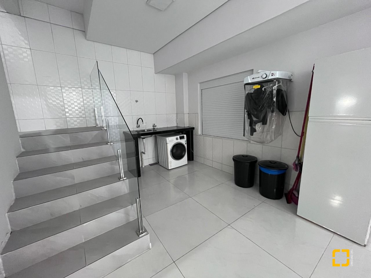 Casa com 220m², 5 garagens, no bairro Abraão em Florianópolis
