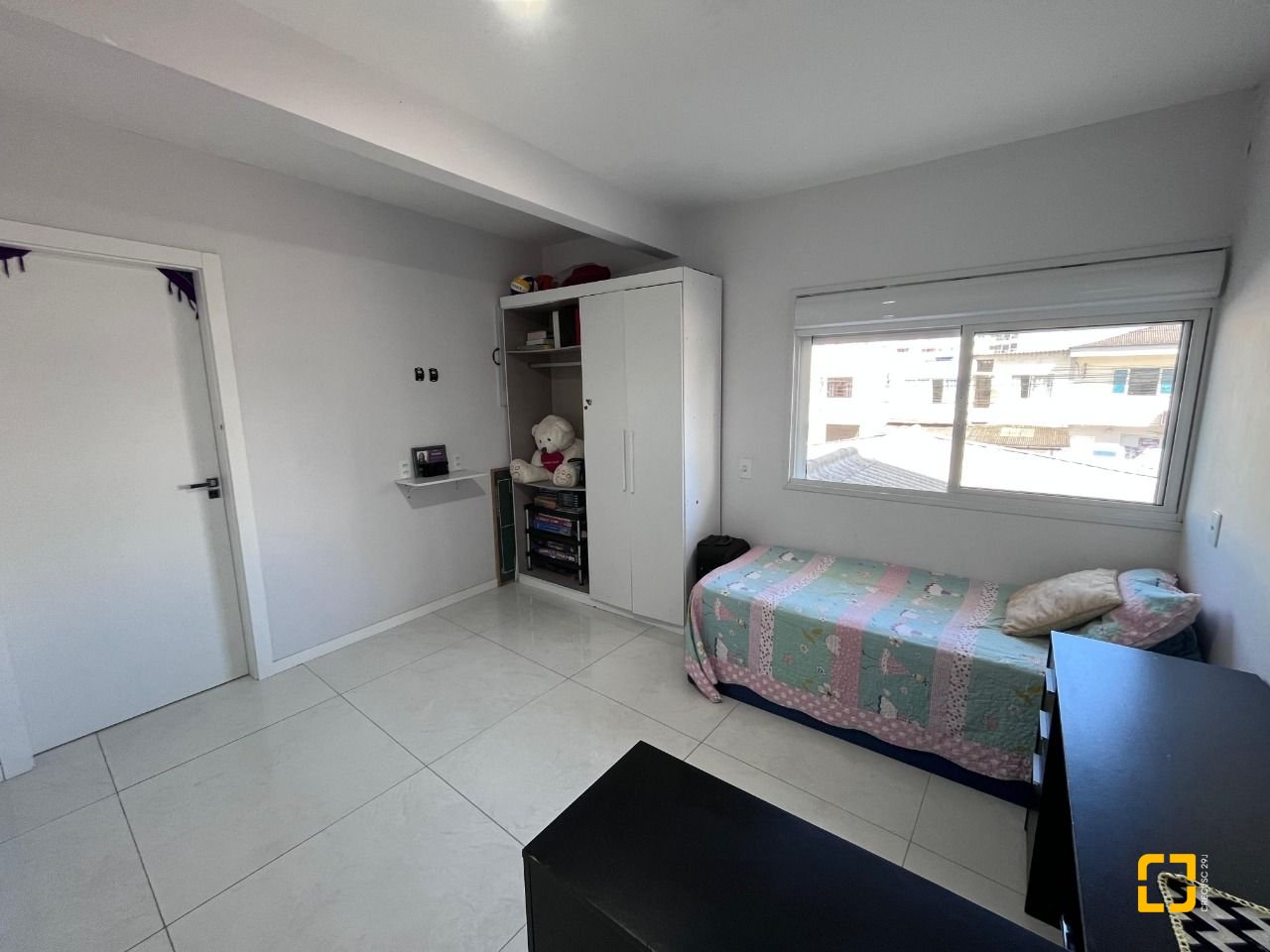 Casa com 220m², 5 garagens, no bairro Abraão em Florianópolis