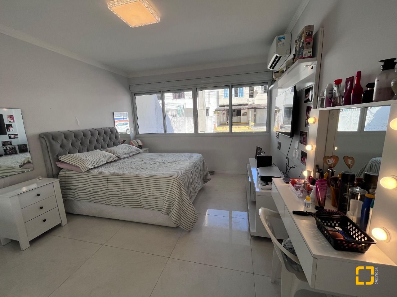 Casa com 220m², 5 garagens, no bairro Abraão em Florianópolis
