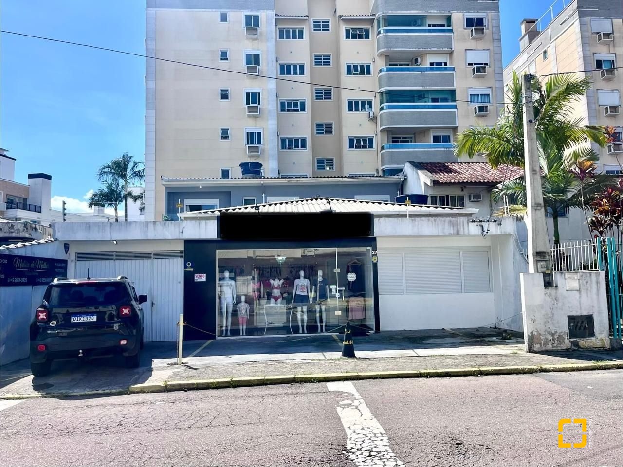 Casa com 220m², 5 garagens, no bairro Abraão em Florianópolis