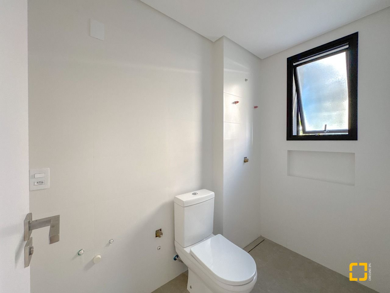 Apartamento com 148m², 6 quartos (sendo 3 suítes), 2 garagens, no bairro Jurerê em Florianópolis