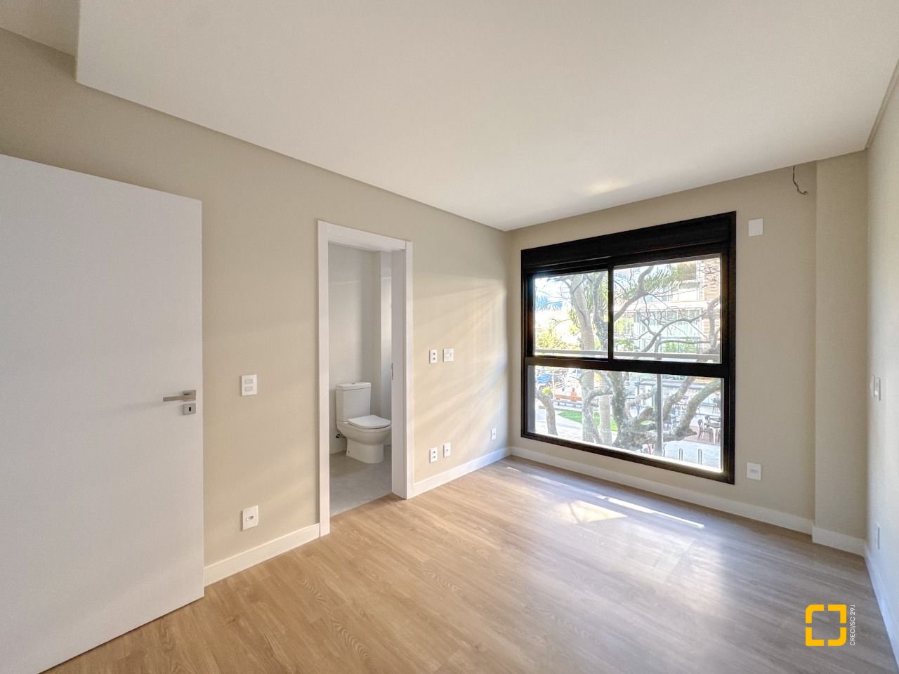 Apartamento com 148m², 6 quartos (sendo 3 suítes), 2 garagens, no bairro Jurerê em Florianópolis