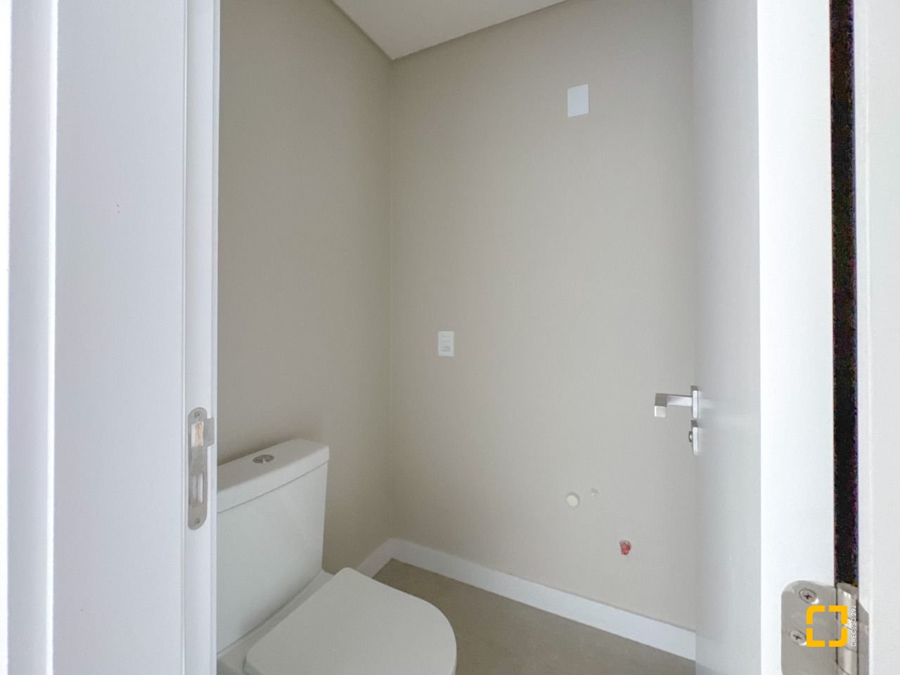 Apartamento com 148m², 6 quartos (sendo 3 suítes), 2 garagens, no bairro Jurerê em Florianópolis