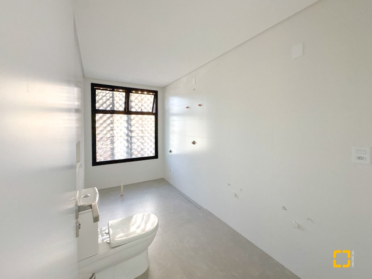 Apartamento com 148m², 6 quartos (sendo 3 suítes), 2 garagens, no bairro Jurerê em Florianópolis