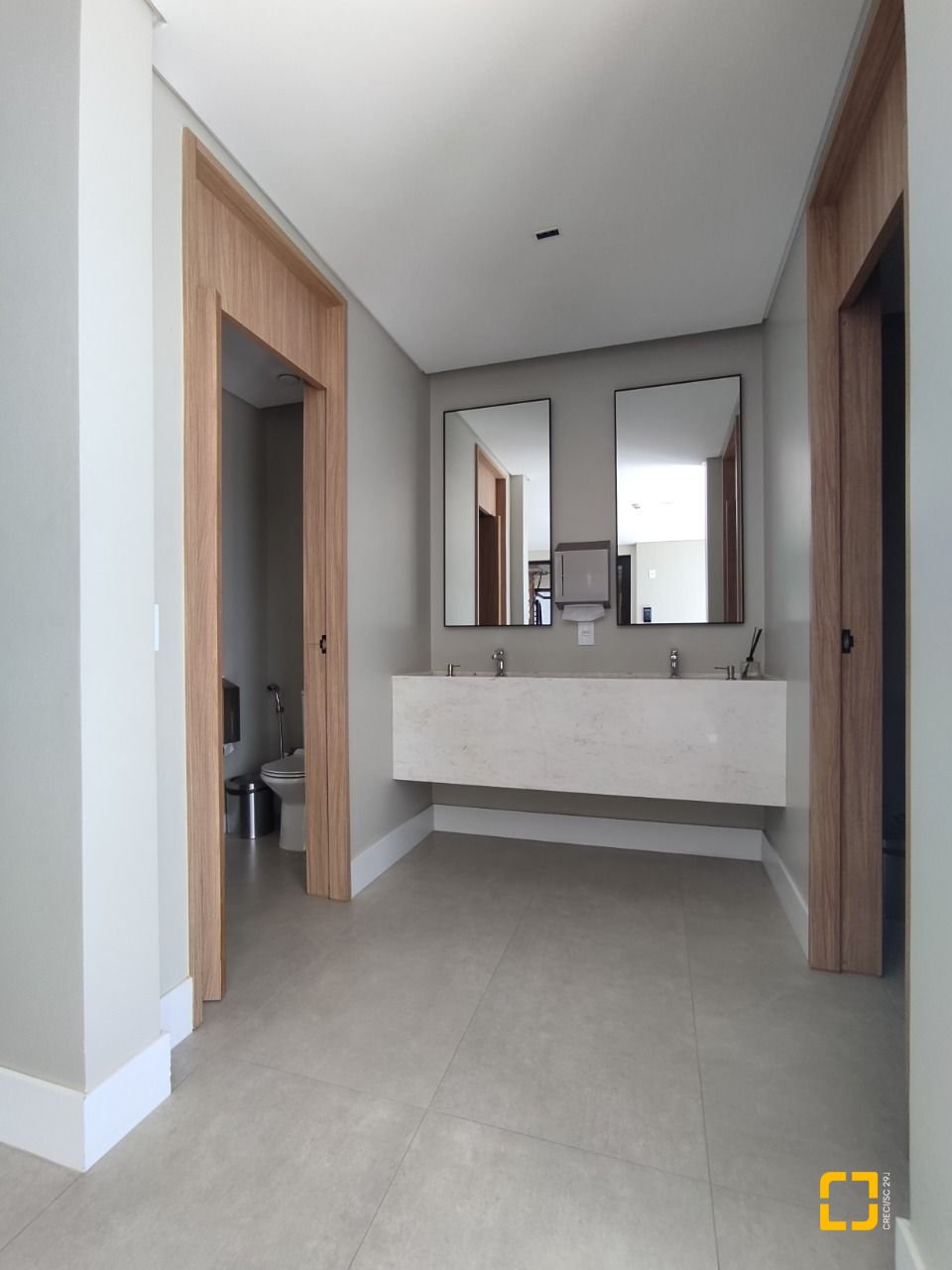 Apartamento com 148m², 6 quartos (sendo 3 suítes), 2 garagens, no bairro Jurerê em Florianópolis