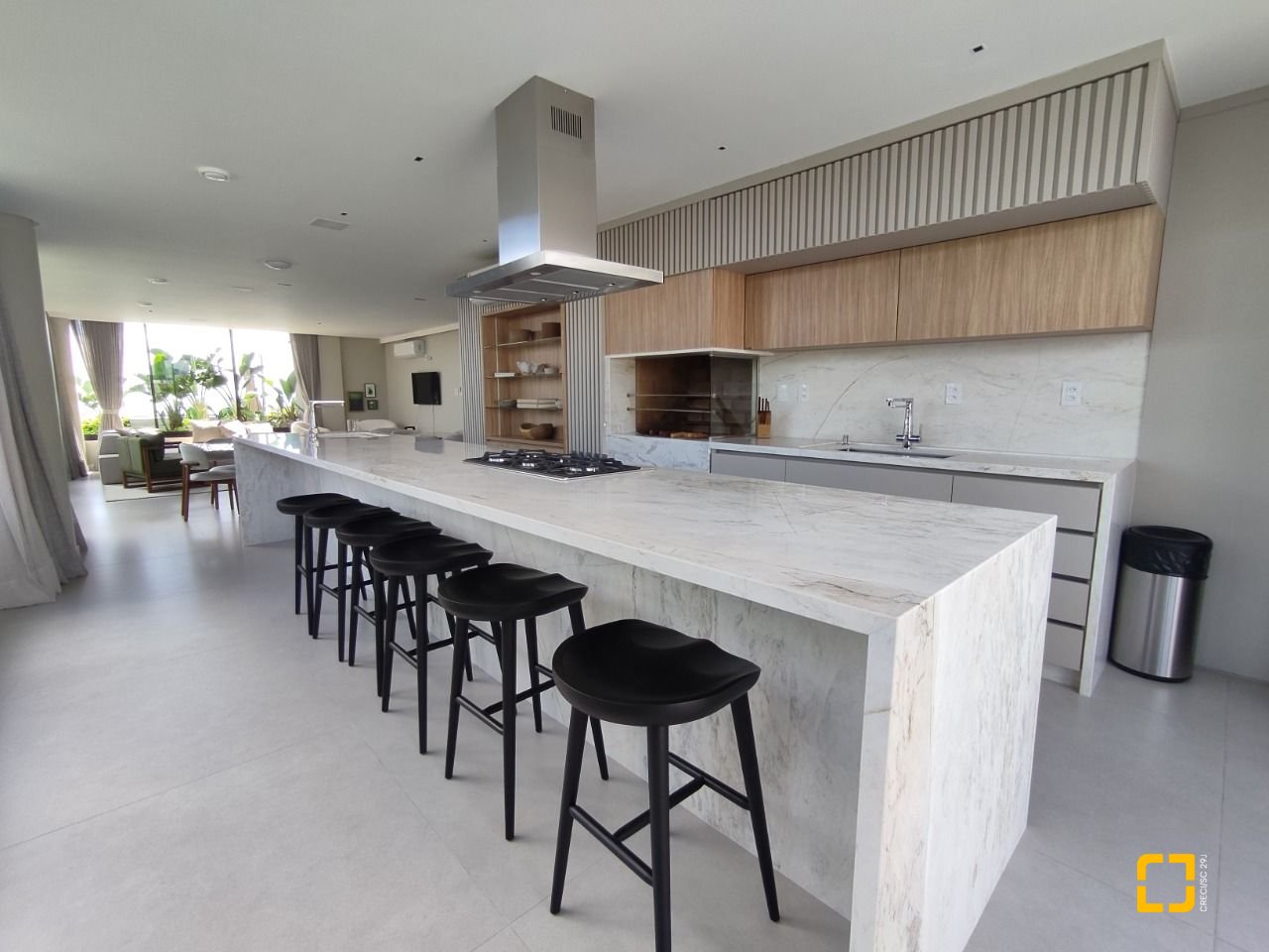 Apartamento com 148m², 6 quartos (sendo 3 suítes), 2 garagens, no bairro Jurerê em Florianópolis