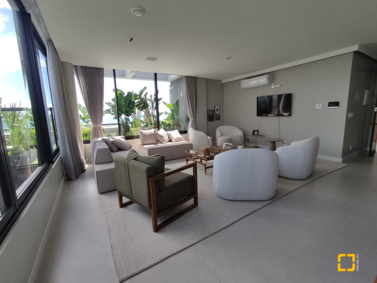 Apartamento com 148m², 6 quartos (sendo 3 suítes), 2 garagens, no bairro Jurerê em Florianópolis