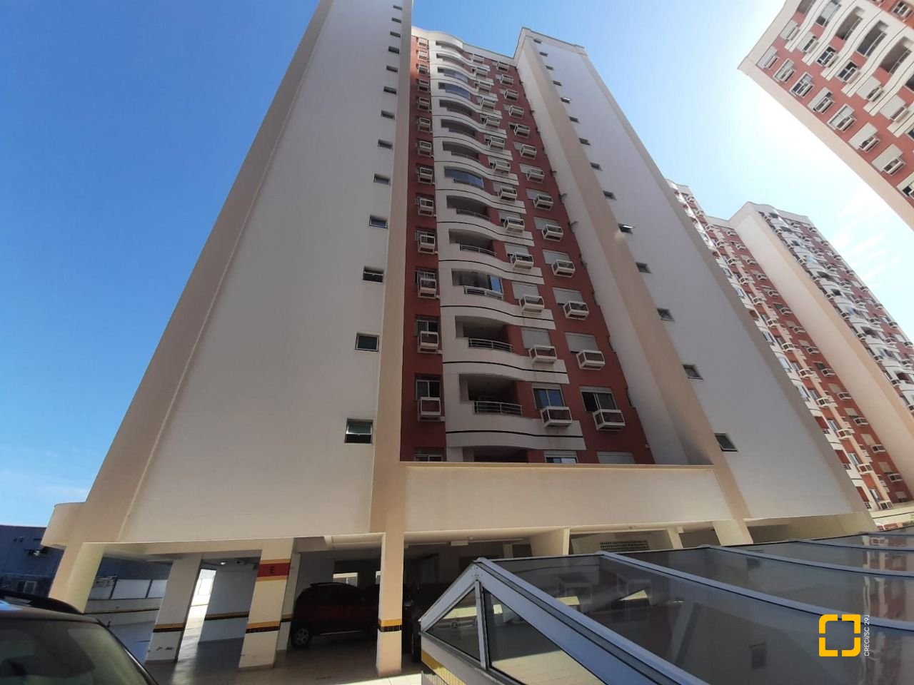 Apartamento com 105m², 2 quartos, 1 garagem, no bairro Barreiros em São José