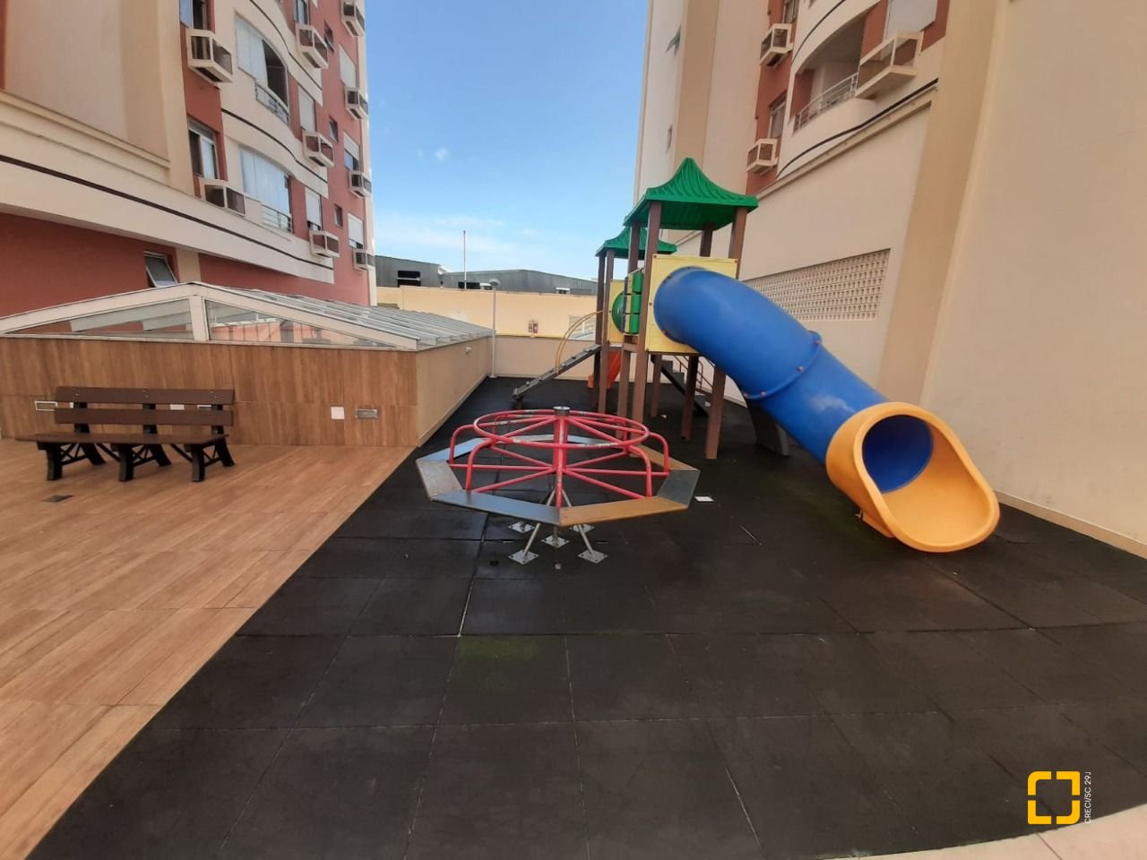 Apartamento com 105m², 2 quartos, 1 garagem, no bairro Barreiros em São José
