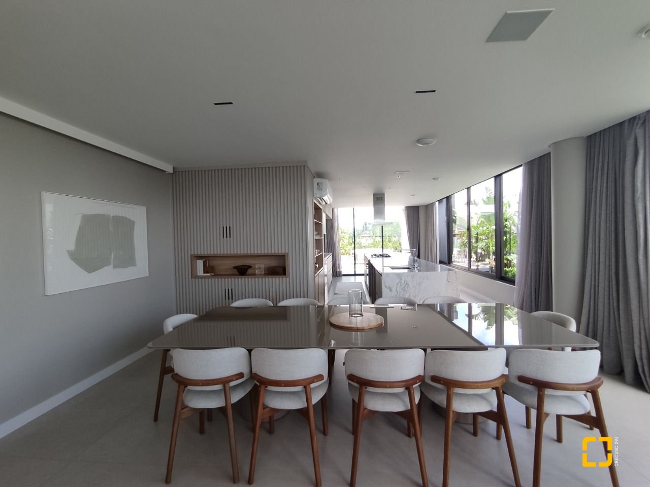 Apartamento com 148m², 6 quartos (sendo 3 suítes), 2 garagens, no bairro Jurerê em Florianópolis
