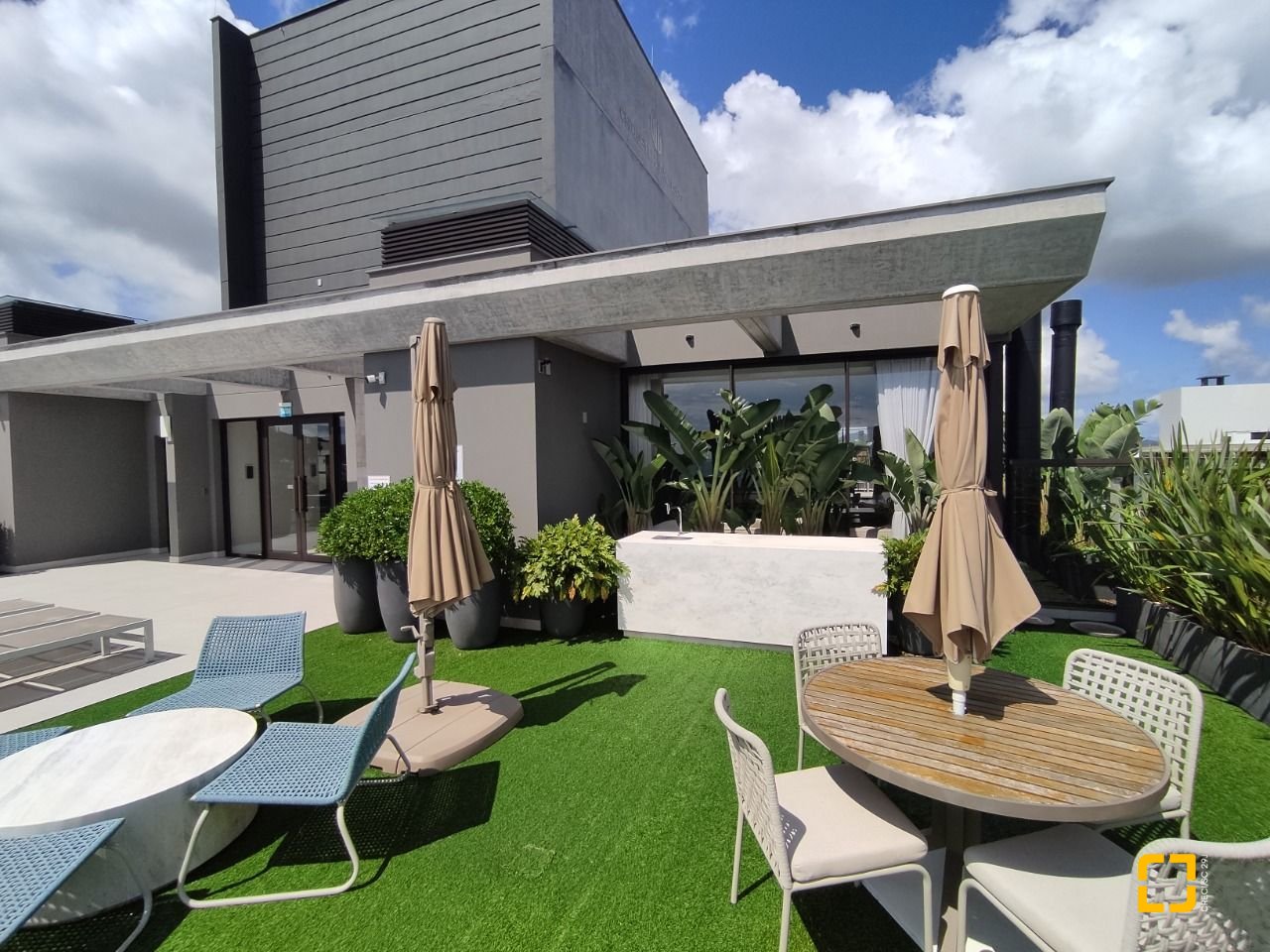 Apartamento com 148m², 6 quartos (sendo 3 suítes), 2 garagens, no bairro Jurerê em Florianópolis