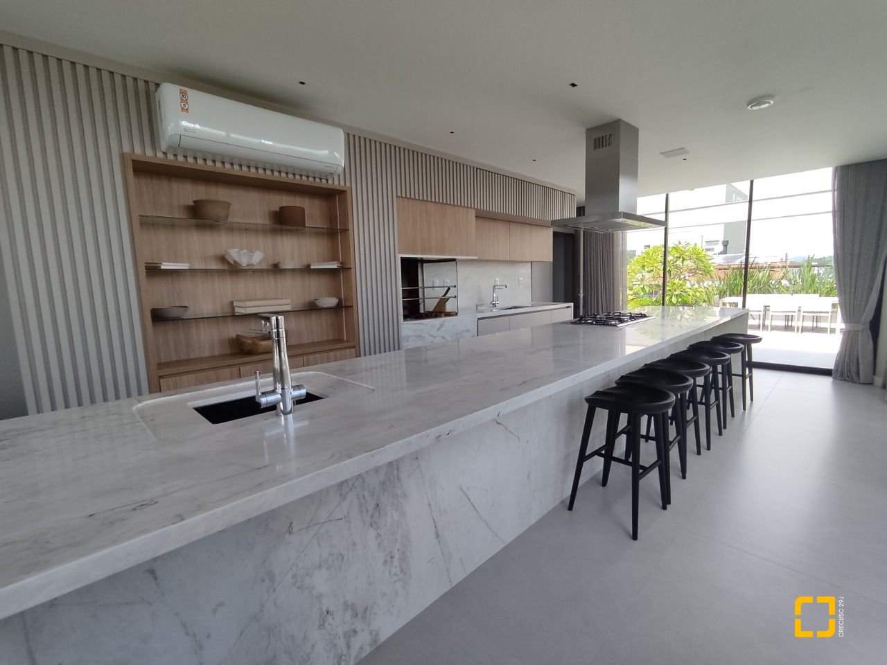 Apartamento com 148m², 6 quartos (sendo 3 suítes), 2 garagens, no bairro Jurerê em Florianópolis