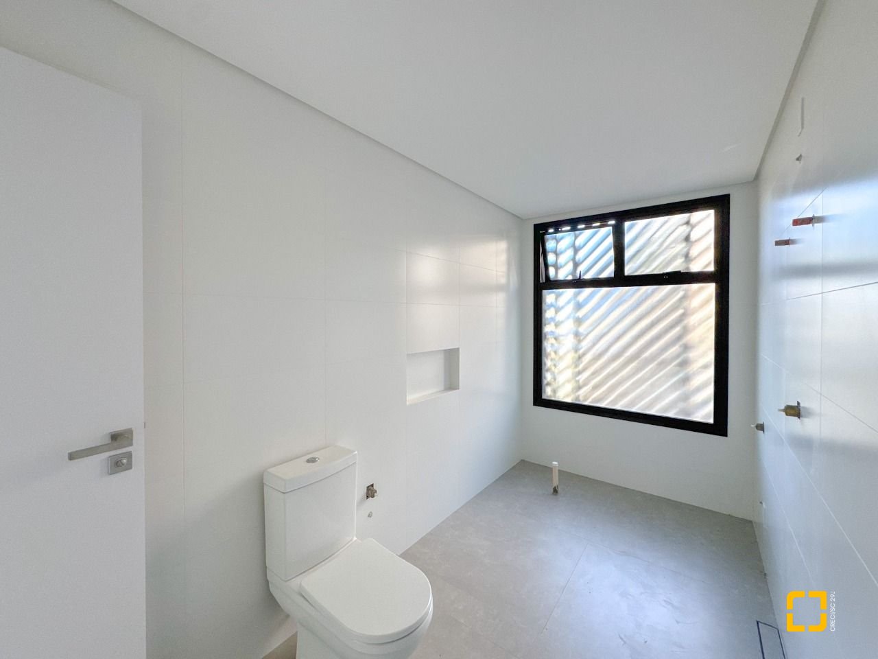 Apartamento com 148m², 6 quartos (sendo 3 suítes), 2 garagens, no bairro Jurerê em Florianópolis
