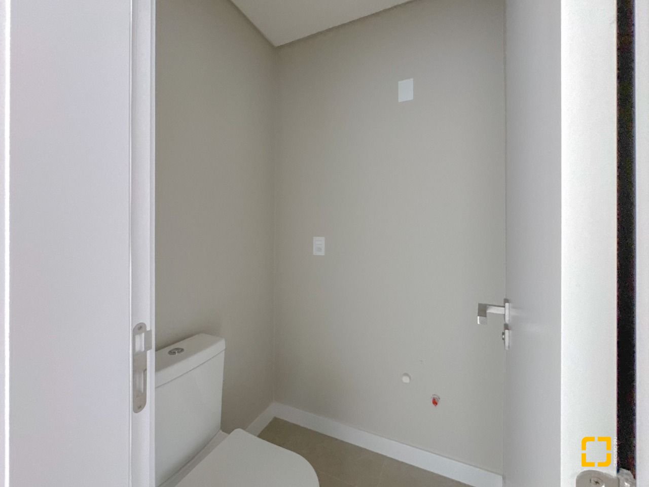 Apartamento com 148m², 6 quartos (sendo 3 suítes), 2 garagens, no bairro Jurerê em Florianópolis