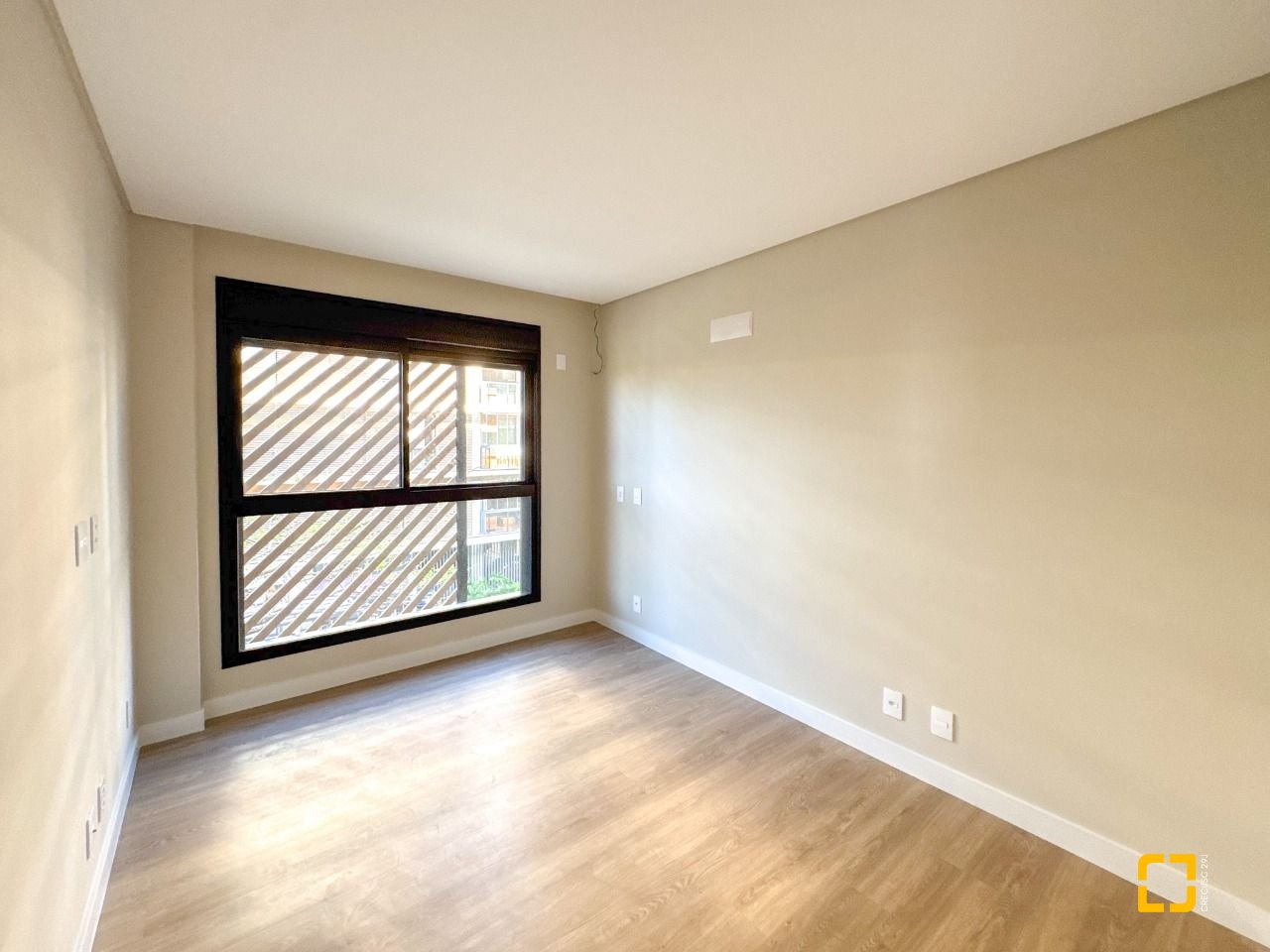 Apartamento com 148m², 6 quartos (sendo 3 suítes), 2 garagens, no bairro Jurerê em Florianópolis