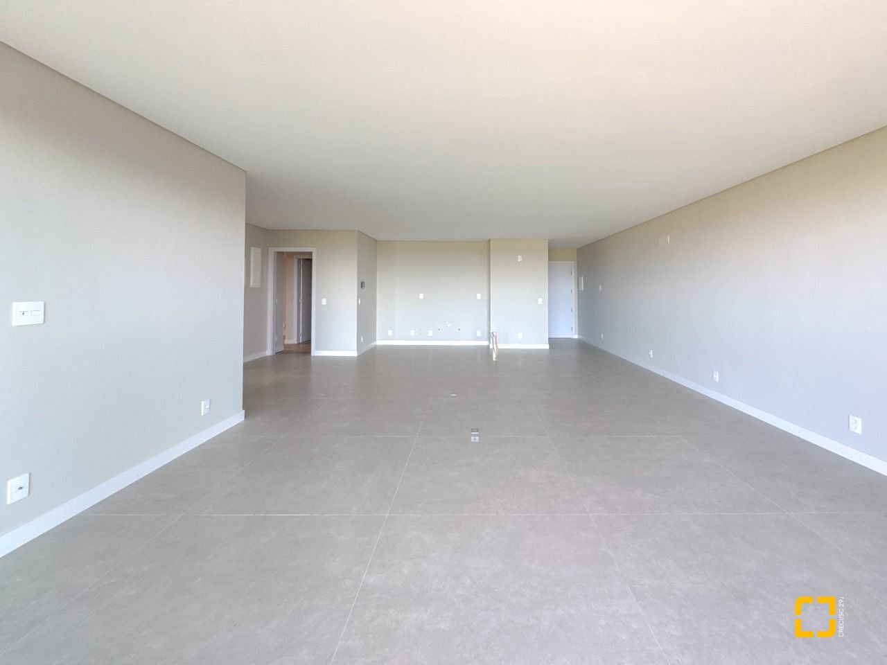 Apartamento com 148m², 6 quartos (sendo 3 suítes), 2 garagens, no bairro Jurerê em Florianópolis