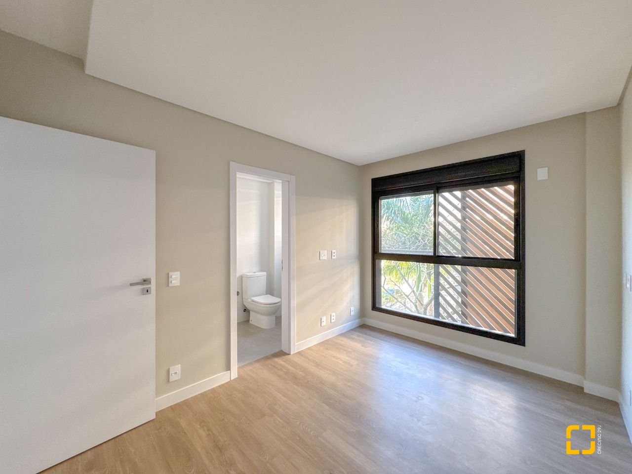 Apartamento com 148m², 6 quartos (sendo 3 suítes), 2 garagens, no bairro Jurerê em Florianópolis